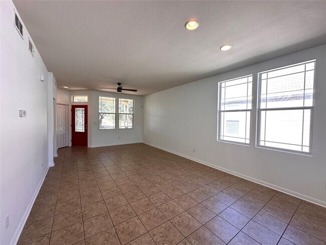 Building Photo - 1020 Nevarez