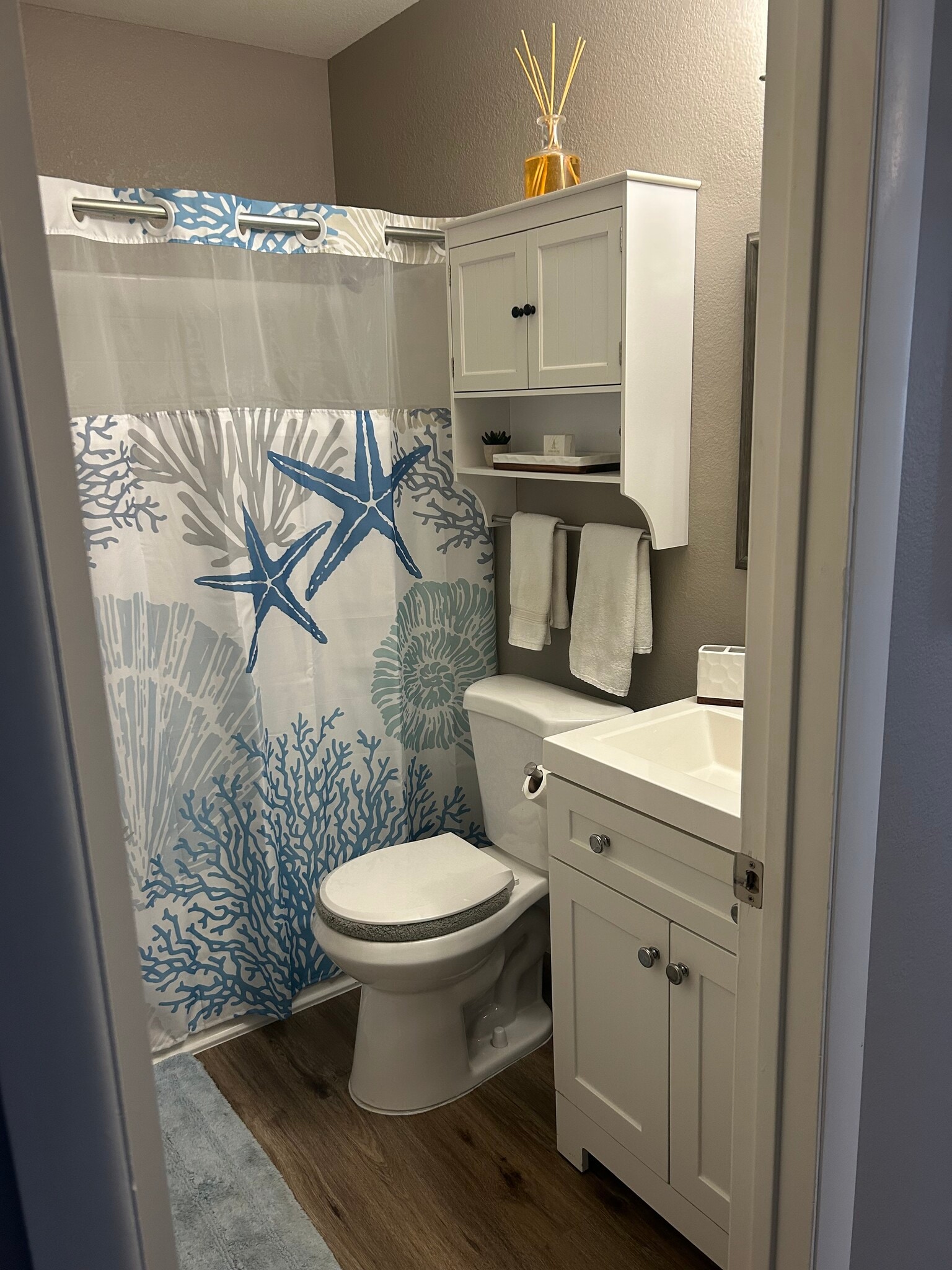 2nd Bathroom - 3340 S Parkside Dr