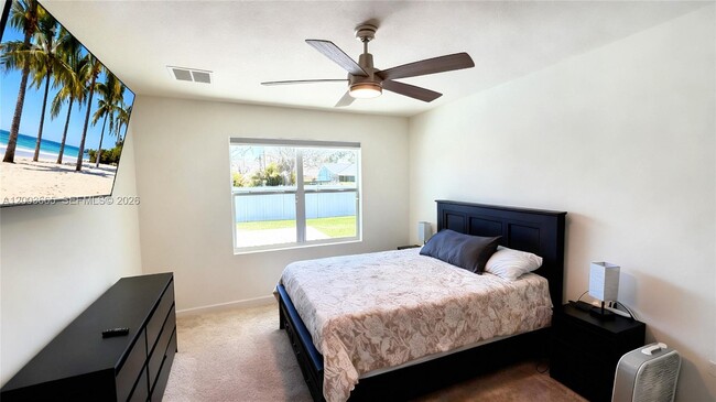 Building Photo - 2402 SE Gillette Ave