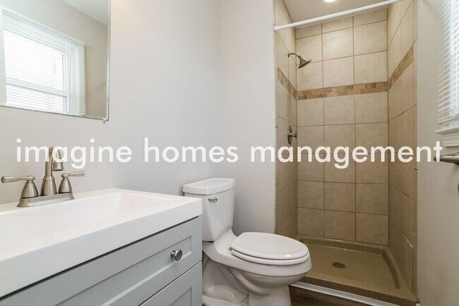 Building Photo - Remodeled 4 Bedroom Home in Overland Park!