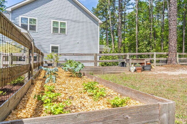 Building Photo - 156 Lakeview Dr