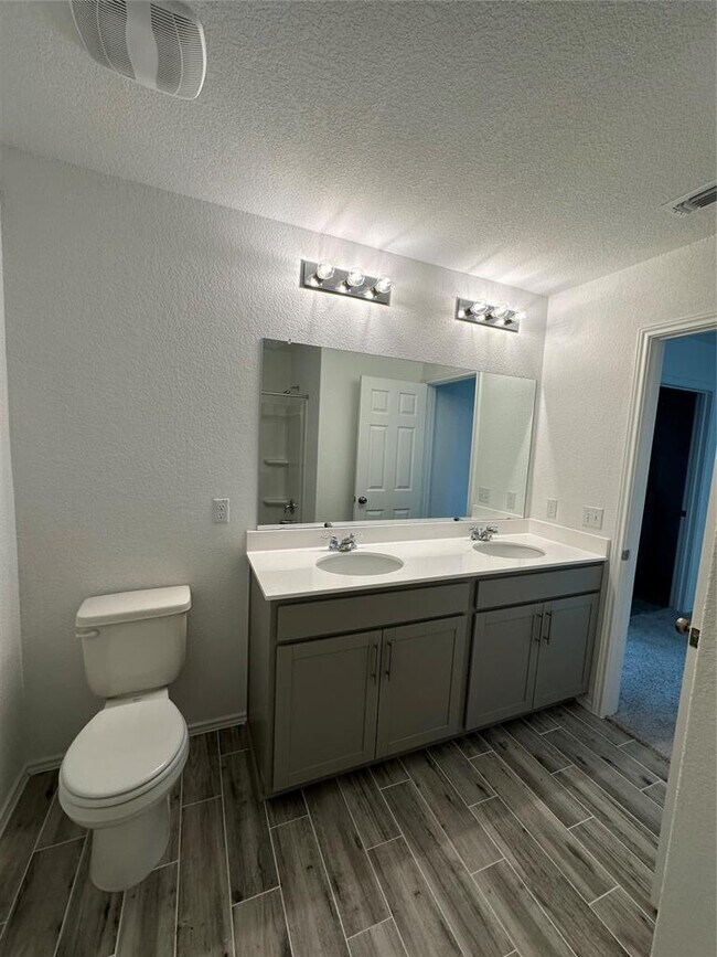 Building Photo - 253 Redonda Dr