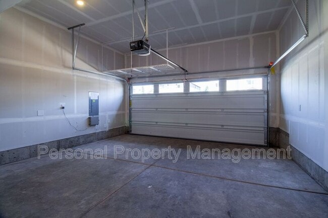 Building Photo - 1708 NE Pioneer Ln