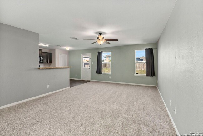 Building Photo - Charming Home Awaits: Spacious & Modern Living in a Prime Location