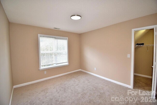 Building Photo - 2941 Glen Summit Dr