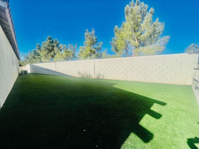 Building Photo - Stunning Single Story, 3 Home with Open Floor Plan on Cul-de-sac