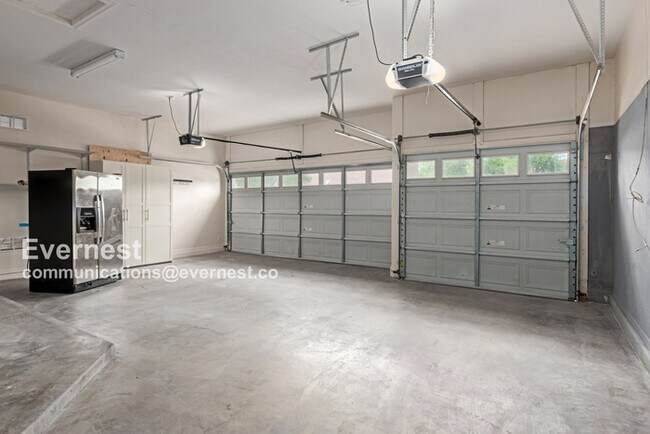 Building Photo - 8791 W Lane Ave