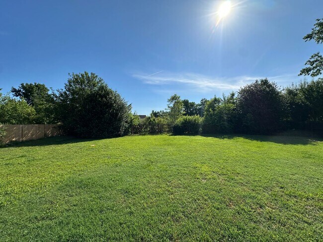 Building Photo - Lovely Ranch in Grassfield School District!