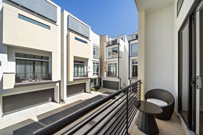 Building Photo - 3515 Hutchins St