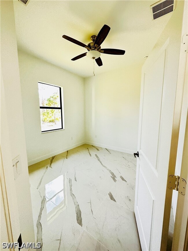 Building Photo - 717 Genoa Ave S