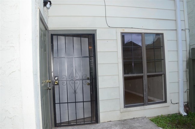 Building Photo - 8720 Village of Fondren