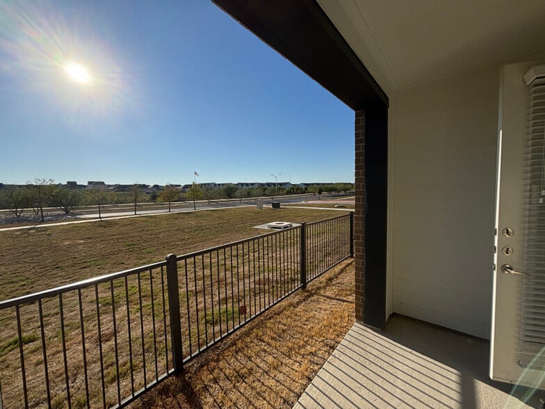 Building Photo - 425 El Rio St