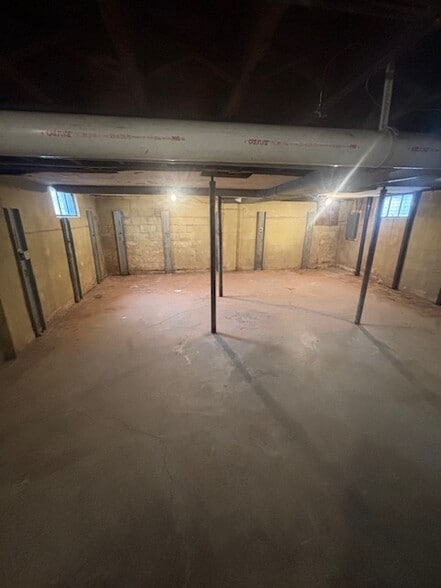 Building Photo - 2004 Holland Rd