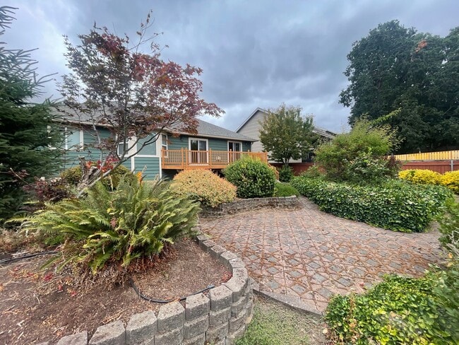 Building Photo - 3 Bedroom home in Albany!