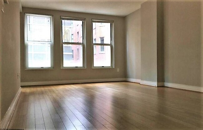 Building Photo - Artisan 602