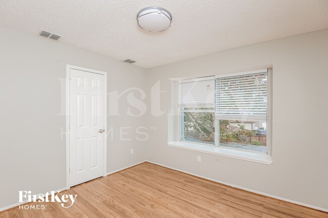 Building Photo - 1411 Springwood Dr