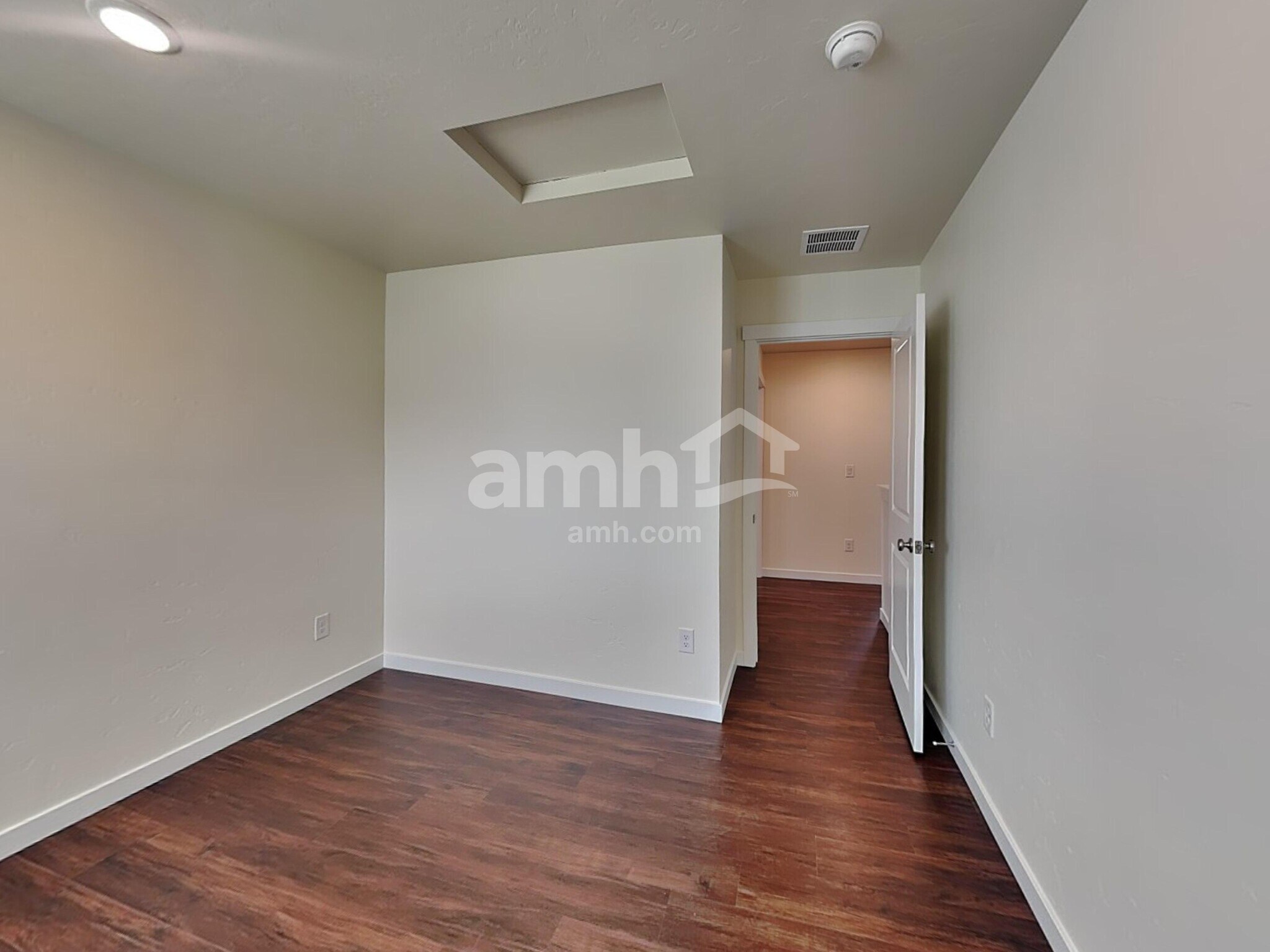 Building Photo - 1529 N Garnet Creek Ave