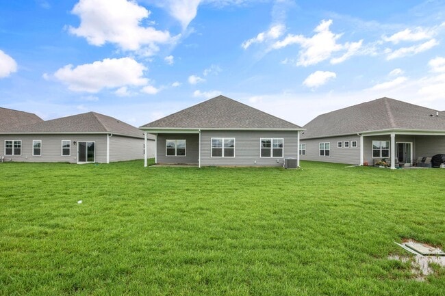 Building Photo - 539 Darliene Dr