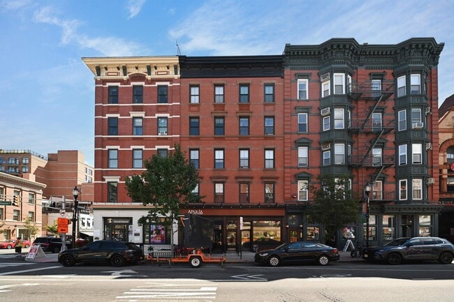 Building Photo - 1319 Washington St