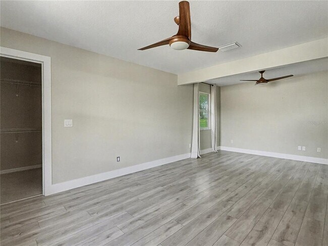 Building Photo - 125 Lake Roy Dr