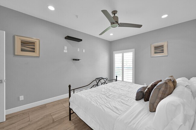 Building Photo - 12800 Melville Dr