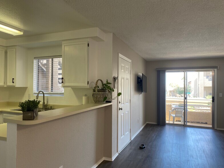 Building Photo - 2160 Highpointe Dr