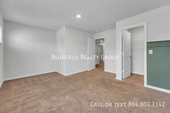 Building Photo - 815 Vanguard St