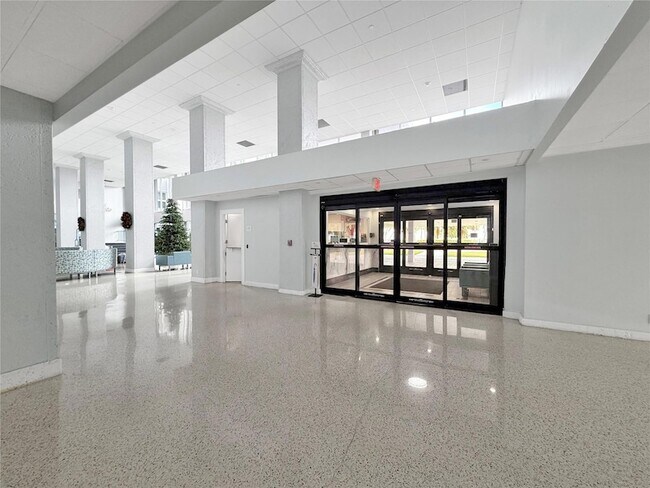 Building Photo - 405 N Ocean Blvd