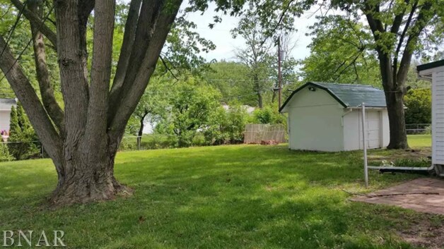Building Photo - 806 S Cottage Ave