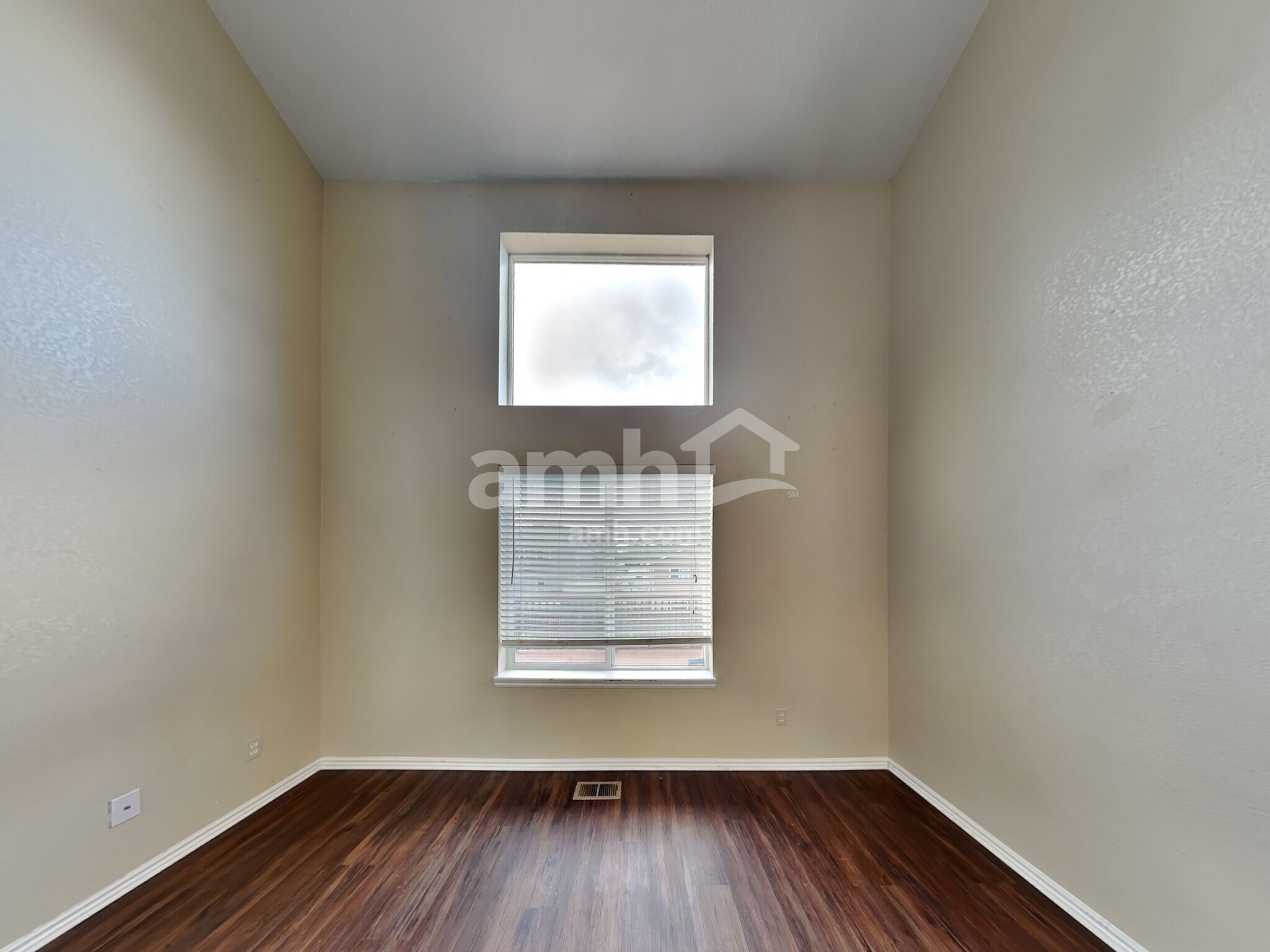 Building Photo - 1393 E 96th Pl