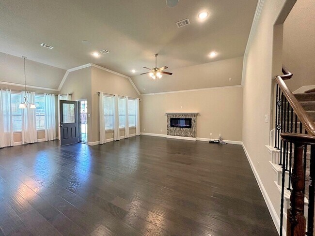 Building Photo - 1400 Via Toscana Ln