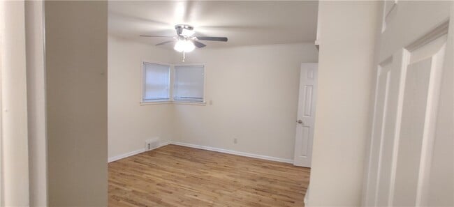 Building Photo - 1350 N Kings Dr