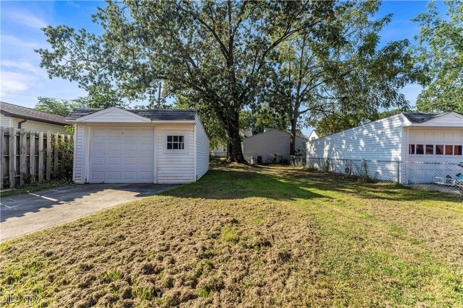 Building Photo - 2703 Hearthstone Rd