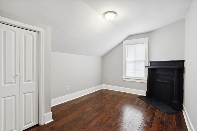 Building Photo - Large 4BR/2BA Downtown House Walking Distance to Daffin Park and Forsyth Park