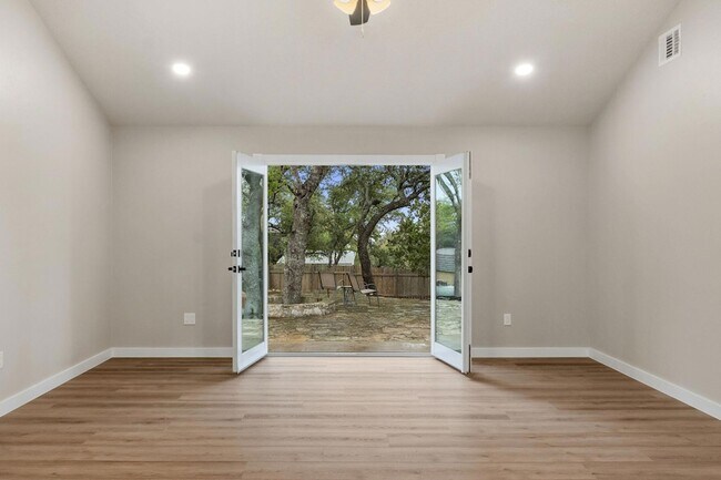 Building Photo - 900 Morgan Hill Dr