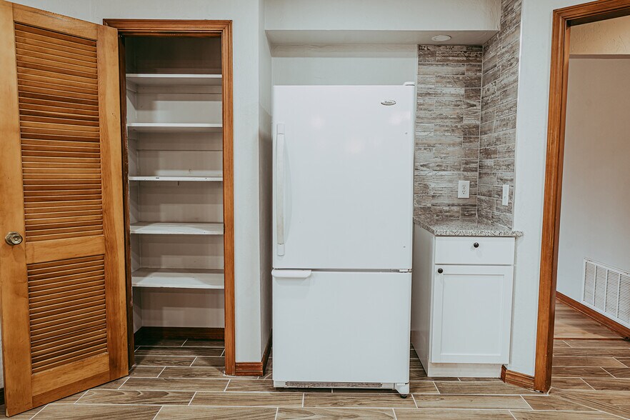 Kitchen/Coffee Bar - 5331 Indian Hill Rd