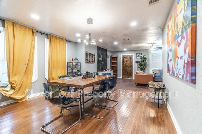 Building Photo - 432 E Drexel Ave