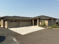Building Photo - 4 Bed/2.5 Bath + an Office Home in Richland