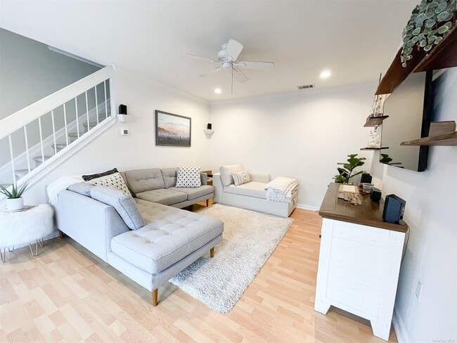 Building Photo - 127 Whalers Cove Dr