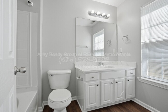 Building Photo - 648 Providence Pl SW