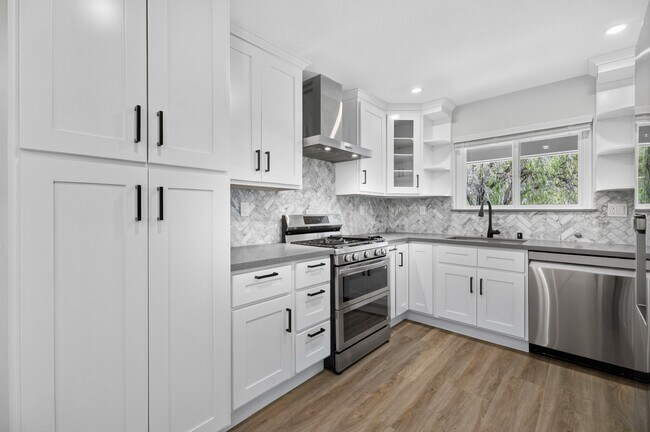 Building Photo - 4535 Lobos Ave