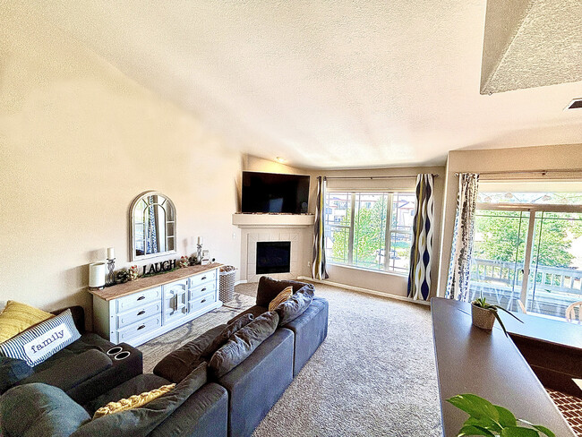 Large Living room - 9557 W San Juan Cir