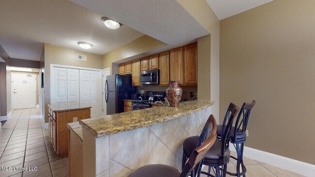 Building Photo - 2228 Beach Dr