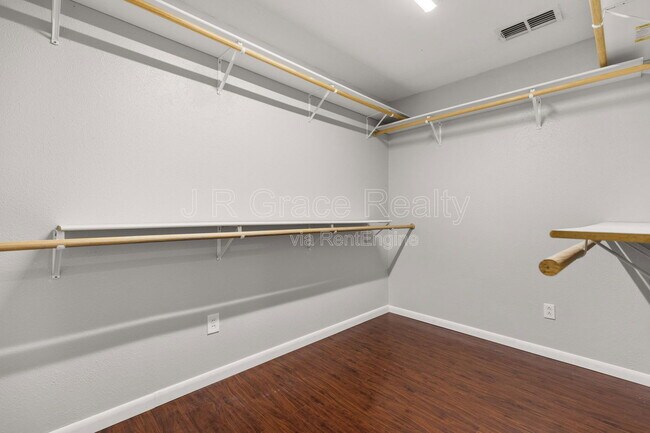 Building Photo - 8806 Fox Hollow Dr