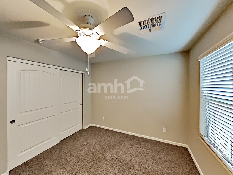 Building Photo - 20734 W Stone Hill Rd