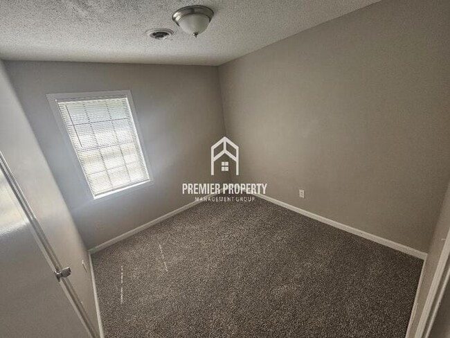 Building Photo - 6814 Greenbark Dr