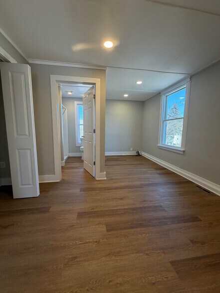 Building Photo - 209 Kingsley Rd