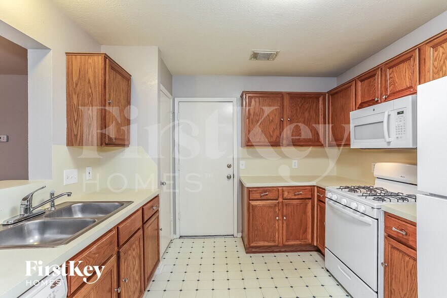 Building Photo - 8614 E Rachlin Cir