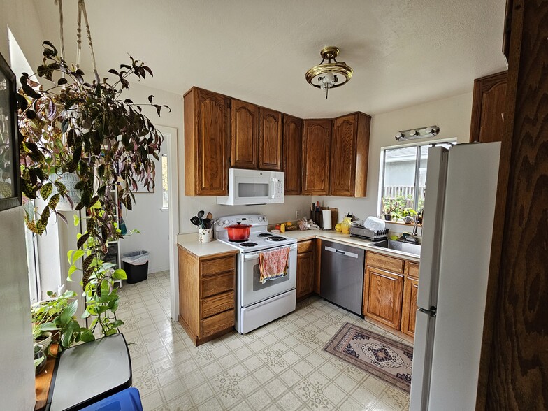 Building Photo - 239 McEvoy St