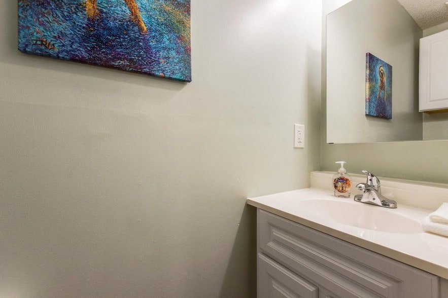 Half Bathoom - 221 Fishburne St